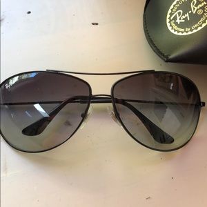 Ray Ban aviator sunglasses . Black